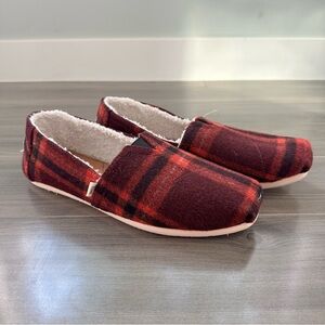NEW TOMS Women’s Belmont Cozy Slip On Sneakers, Size 9